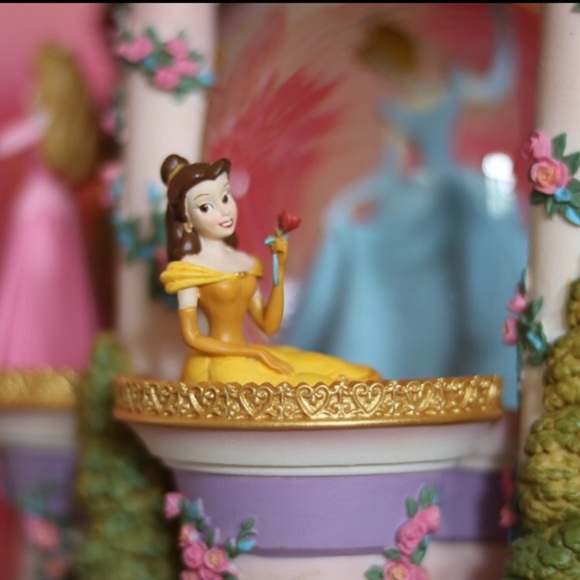 Disney Collector’s Princess Snow Globe Gazebo - Picture 6 of 7